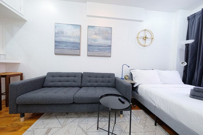 Building Photo - 310 E 103rd St Unit SI ID1032007P