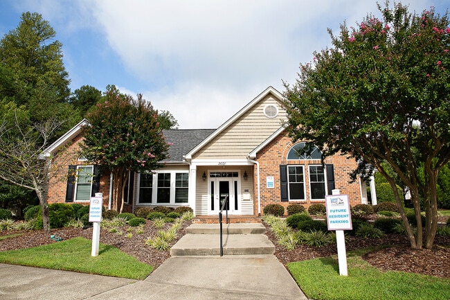 Photo - Laurel Bluff Apartments and Townhomes