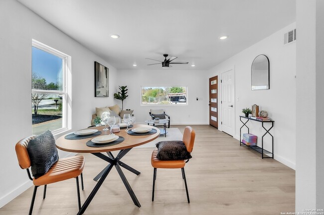 Photo - 1118 Shadwell Dr