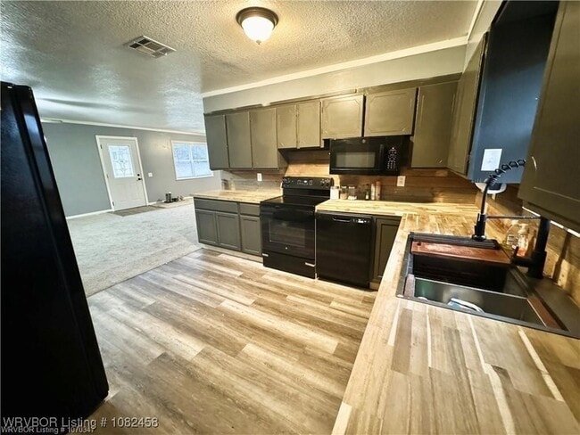 Photo - 39668 Barton St