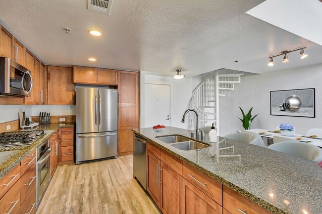 Photo - 416 on Broadway