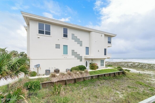 Photo - 1626 Strand St