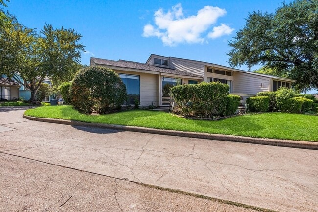 Photo - 49 April Point Dr N