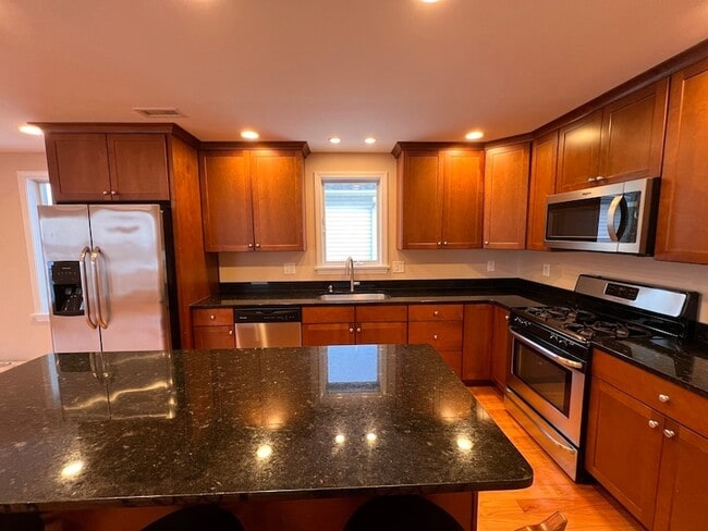 Building Photo - 31 Rand St Unit 2