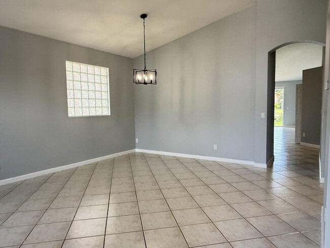 Photo - 9084 Silver Glen Way