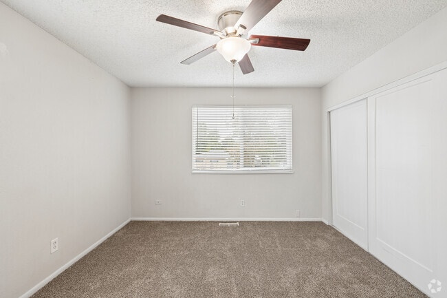 3BR, 2BA - 1,130SF - Bedroom - Ingallnook Townhomes