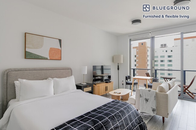 Building Photo - 230 NE 4th St Unit FL7-ID132