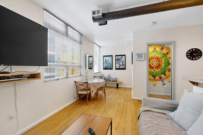 Photo - 343 Platinum St SW