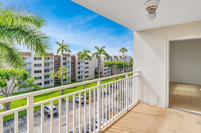 Photo - 6950 Miami Gardens Dr Unit 2-501