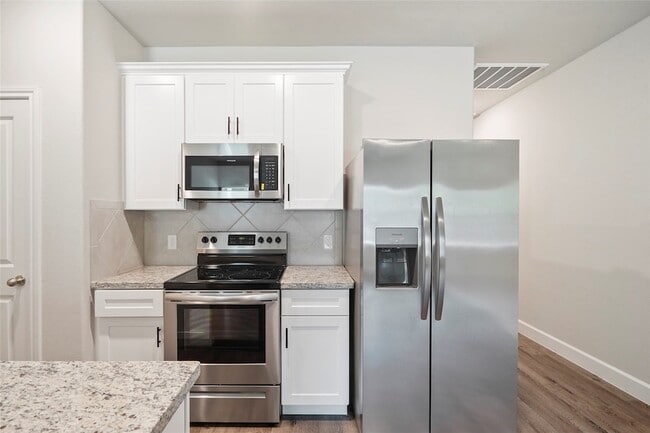 Photo - 412 Avenue H