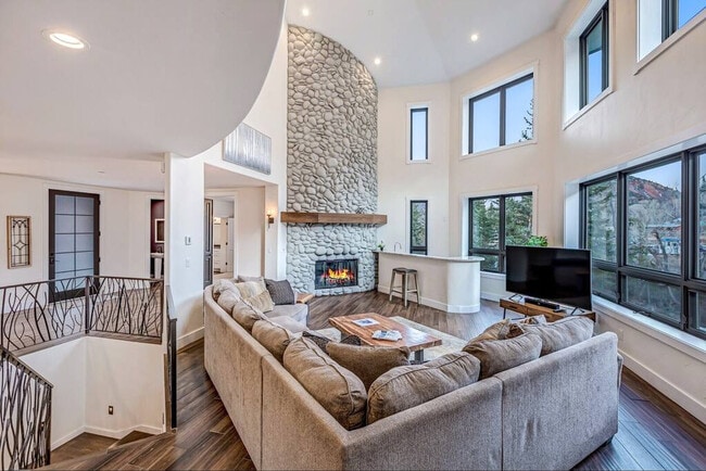 Photo - 26513 CO-82 Unit ID1018159P