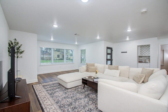 Building Photo - 8314 Greenbush St Unit ID1019557P