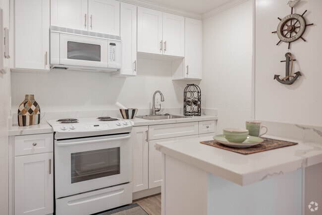 Studio - 500SF - Beach House Apartments