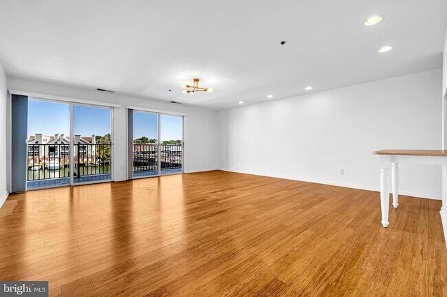 Photo - 304 Academy St
