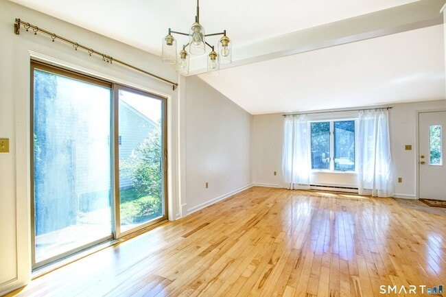 Photo - 25 Oakview Cir