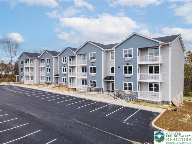 Building Photo - 948 N Front St Unit B-4