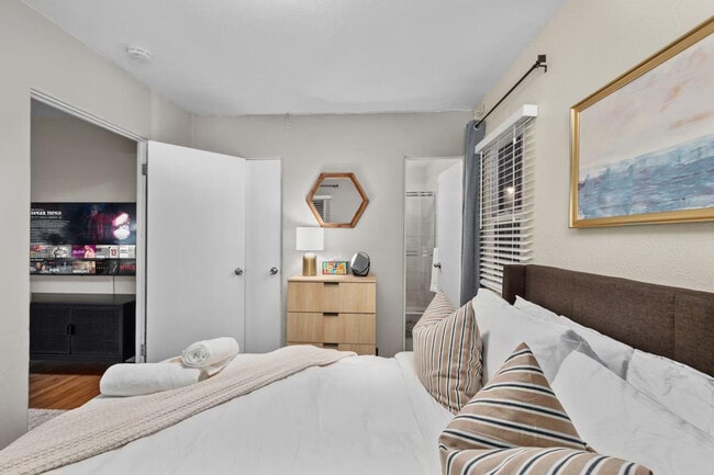 Building Photo - 223 28th St Unit ID1330859P