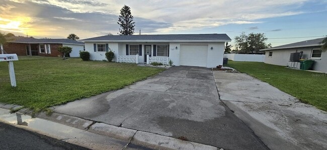 Photo - 1740 Elinor Pl