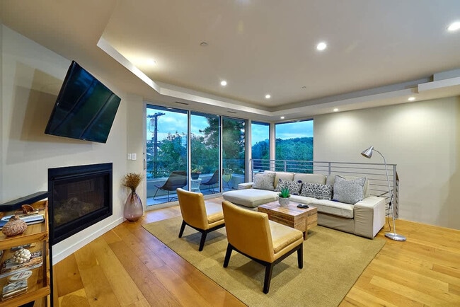 Photo - 2310 Edinburg Ave Unit ID1407021P