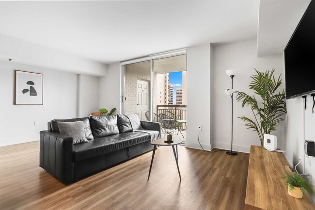 Building Photo - 1221 S Eads St Unit FL6-ID1056571P