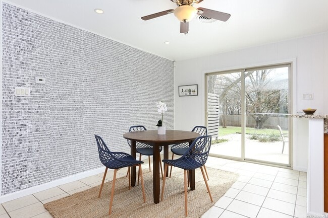 Photo - 2806 Belvoir Dr