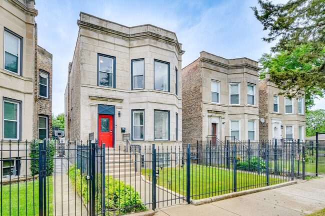 Photo - 4904 W Fulton St Unit ID1305523P