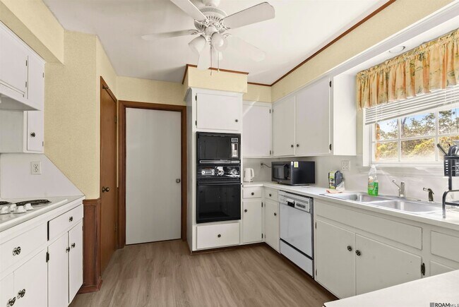 Photo - 5240 Heritage Dr