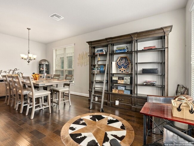 Photo - 1714 Kosmas Dr