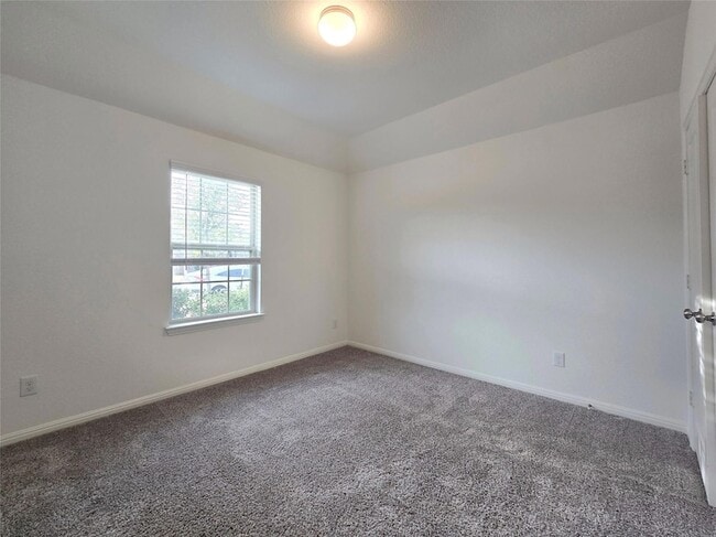 Photo - 208 Baralo St