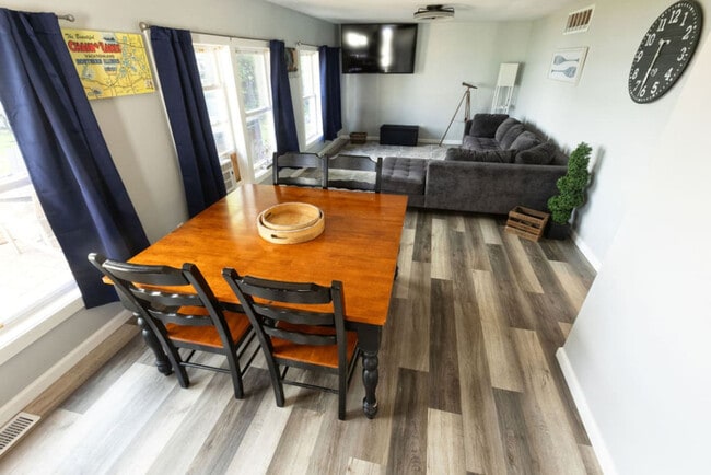 Building Photo - 39259 N Jackson Dr Unit ID1374781P