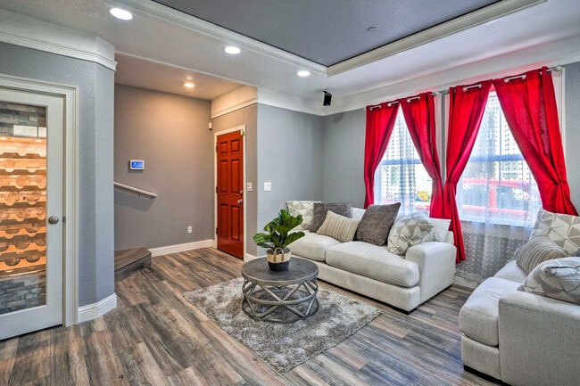 Photo - 761 Ashwick Loop Unit SI FL1-ID1545883P