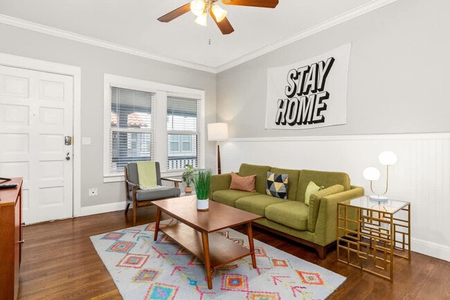 Building Photo - 203 W Magnolia Ave Unit SI ID1496380P