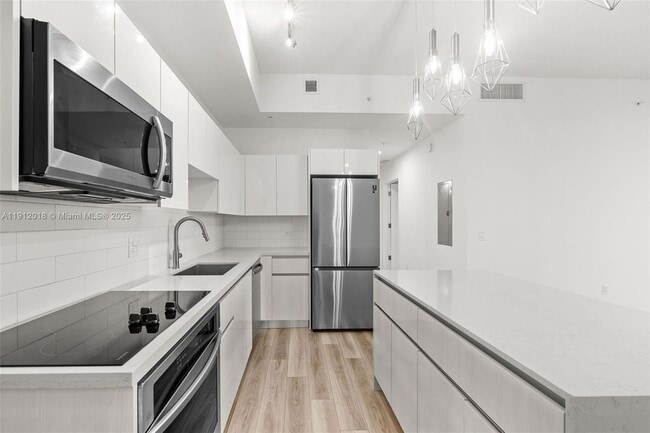 Photo - 101 Diplomat Pkwy Unit 1206