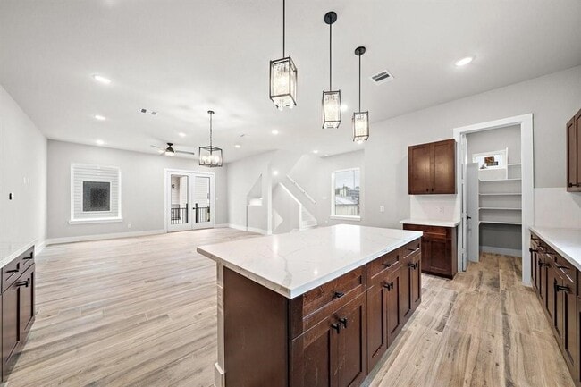 Photo - 228 W 28th St