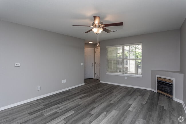 Interior Photo - 412 Crossing
