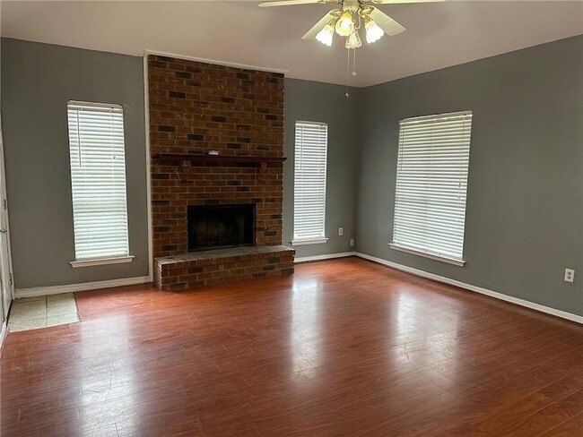 Photo - 2001 Van Arpel Dr