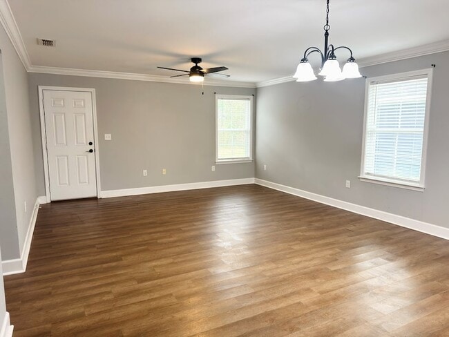 Photo - 105 Pinecrest Blvd