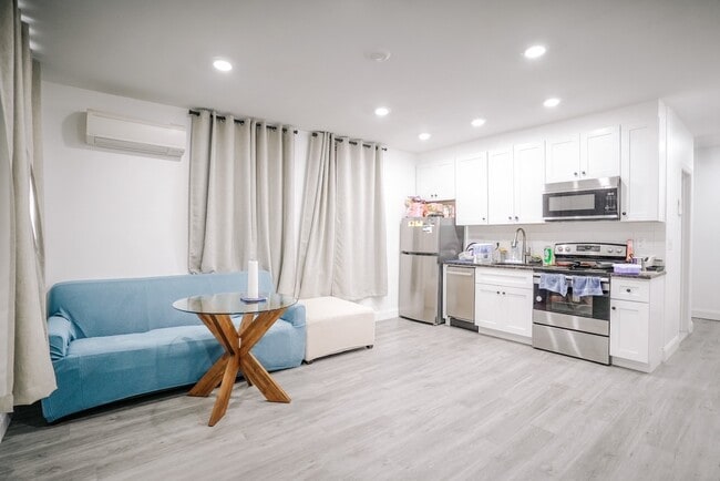 open floor, kitchen/living - 4055 Spruce St