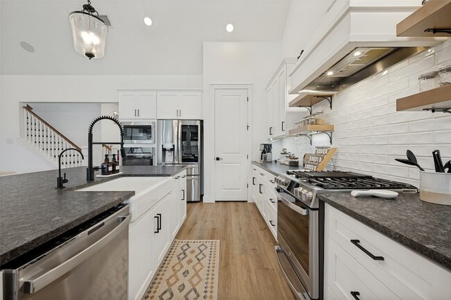 Photo - 724 Danbury St