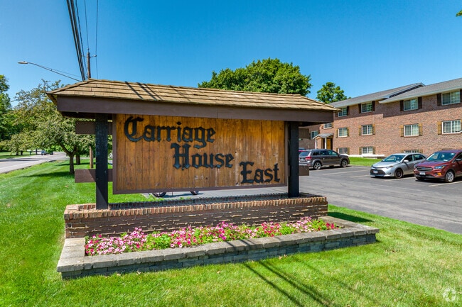 Building Photo - Carriage House East