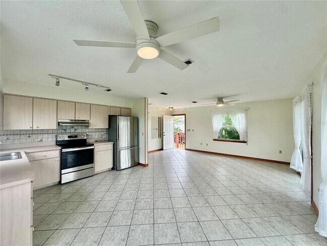 Photo - 709 S Lake Starr Blvd