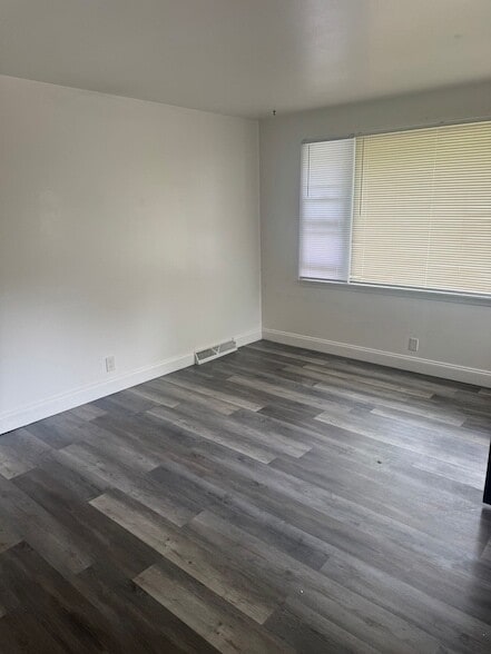Photo - 208 Blackstone St