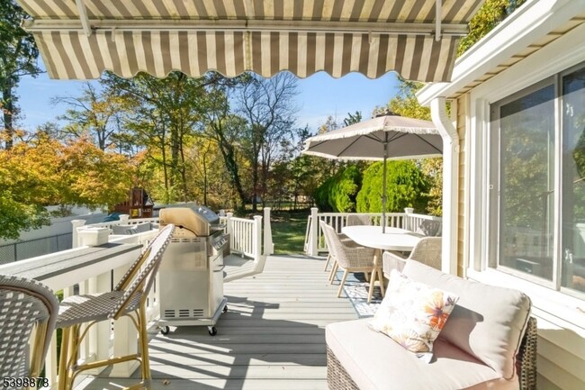 Photo - 24 E Harrison Pl