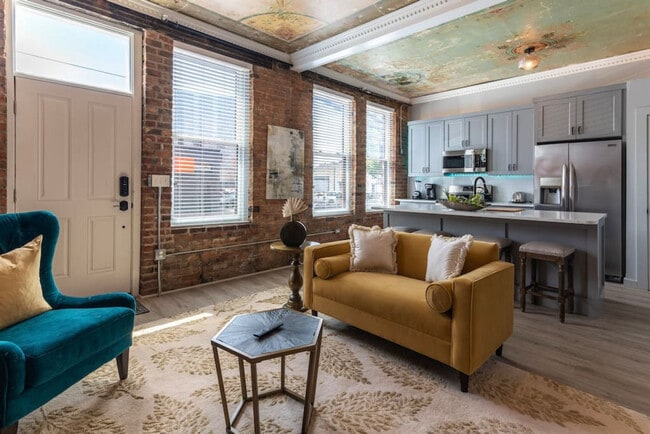 Building Photo - 1900 Elm St Unit ID1056055P