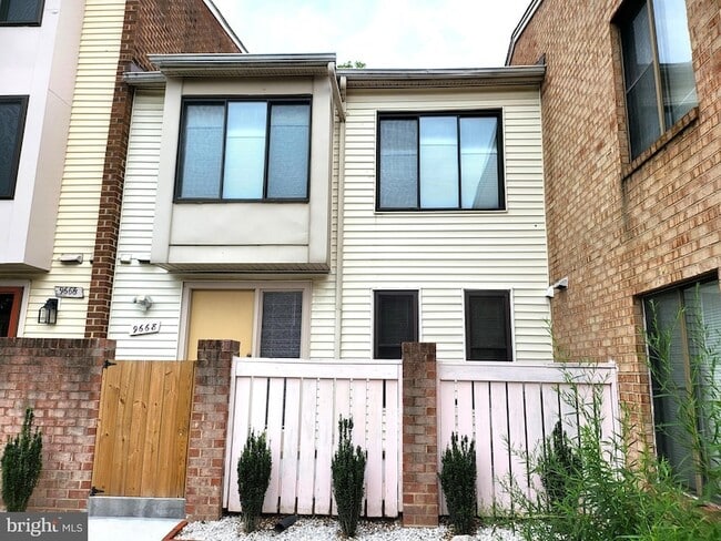 Building Photo - 9668 Brassie Way