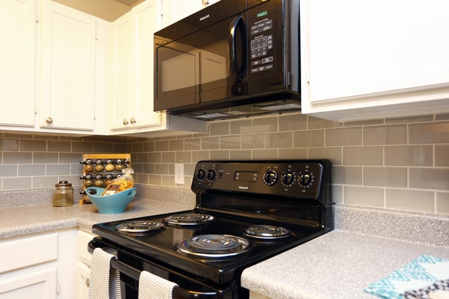 Building Photo - Aqua at Sandy Springs