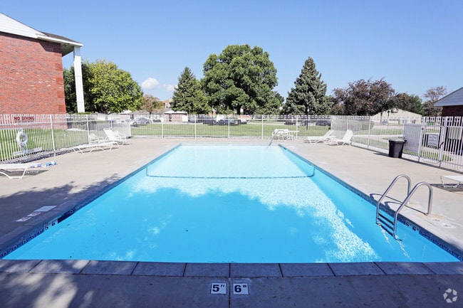 Pool - Colonial Heights