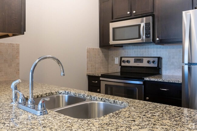 1 BR, 1 BA - 661 SF - Alden Park Kingsland