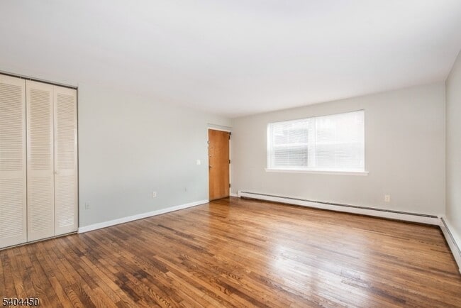 Photo - 191 N Beverwyck Rd