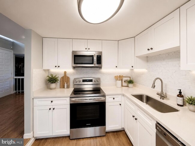 Photo - 18428 Point Seneca Pl